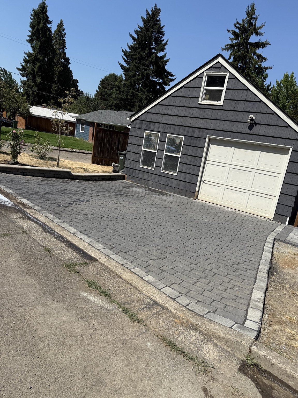 AM Hardscape project: Charcoal paver driveway